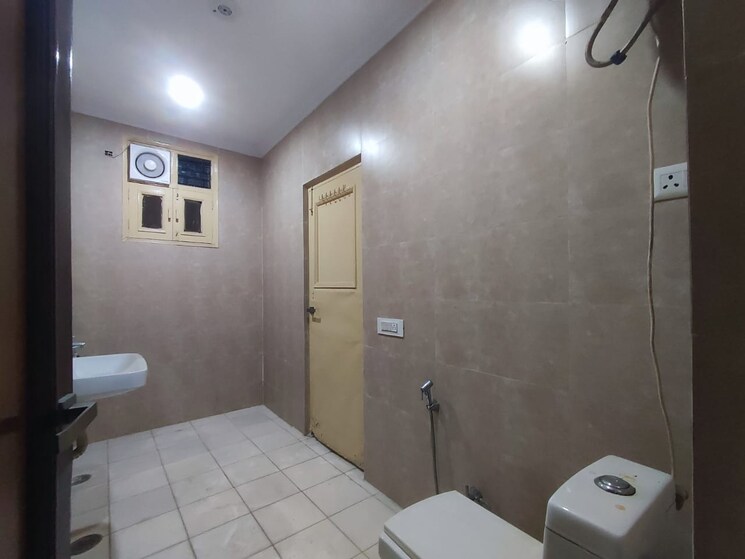 Bathroom, malviya nagar 3 Bedroom 1800 Sq.Ft. Builder Floor In Malviya Nagar Delhi 8732213