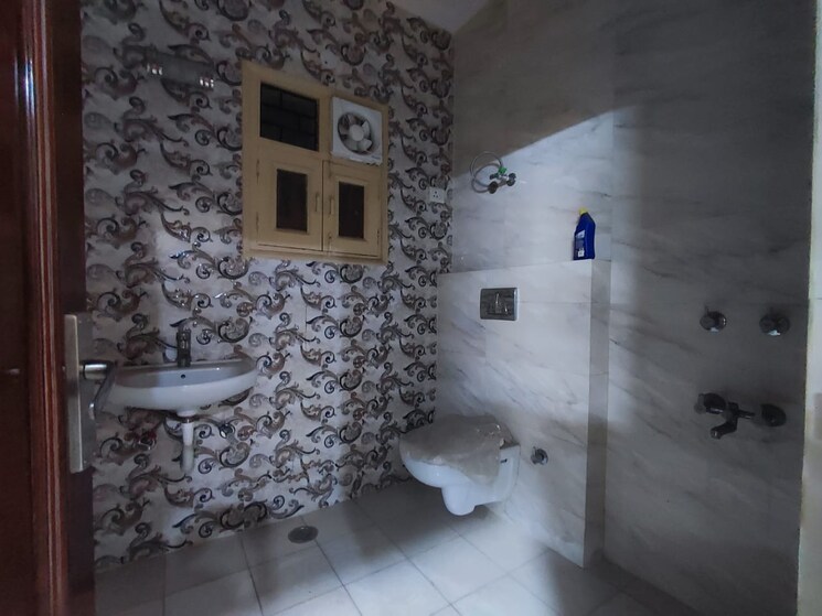 Bathroom, malviya nagar 3 Bedroom 1800 Sq.Ft. Builder Floor In Malviya Nagar Delhi 8732213
