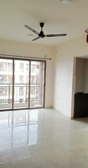 Room in 1.5 BHK Apartment at Sunteck Maxxworld, Tivri – for Sale