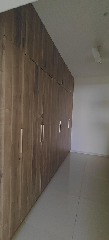 Room in 5 BHK Apartment at Rajapushpa Green Dale, Tellapur – for Rent