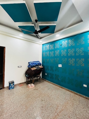 Room in 2 BHK Apartment at Sector 33 – for Rent