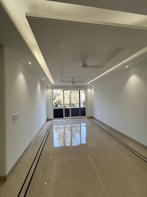 Furnished Amenities in 3 BHK Builder Floor at Uday Park – for Sale