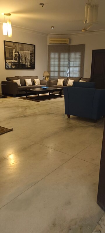 Parking in 6 BHK Villa at Saket – for Rent