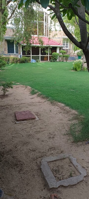 Master Bedroom in 6 BHK Villa at Saket – for Rent