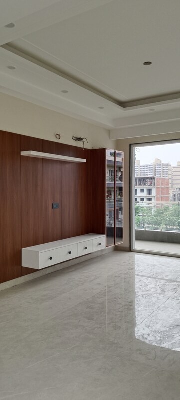 Room in 4 BHK Builder Floor at Aradhya Homes, Sector 67a – for Rent