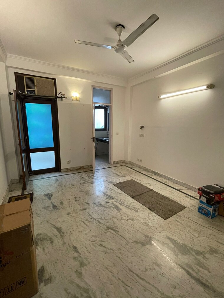  Parking, saket 3 Bedroom 1260 Sq.Ft. Builder Floor In Saket Delhi 8732382