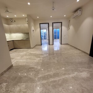 Room in 3 BHK Builder Floor at Dlf Phase ii – for Sale