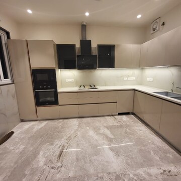 Kitchen in 3 BHK Builder Floor at Dlf Phase ii – for Sale