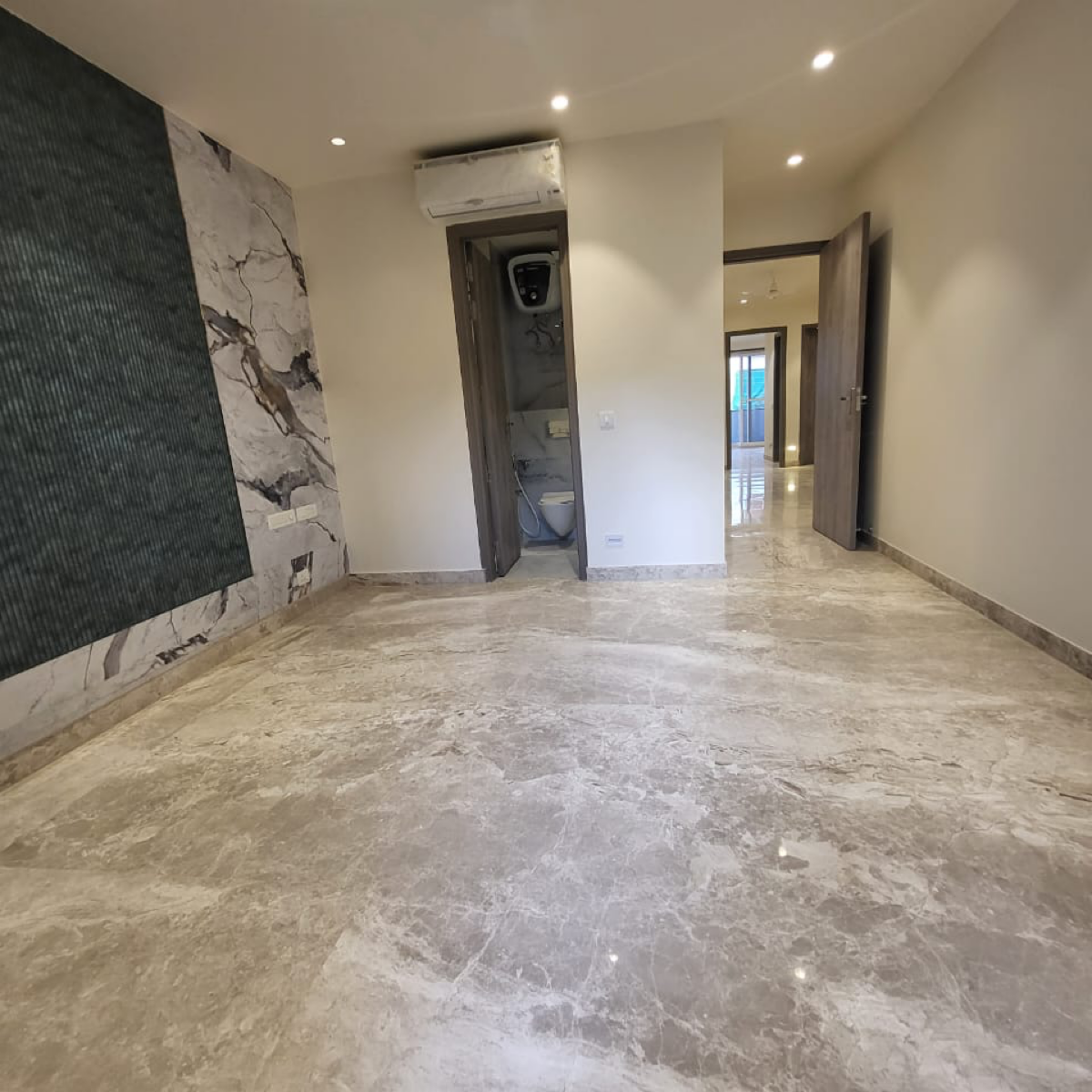 3 BHK + Servant Room Builder Floor For Sale in DLF Phase II