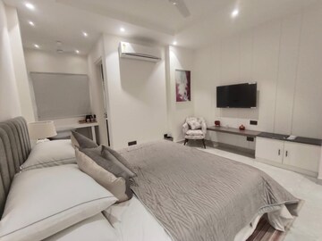 Master Bedroom in 4 BHK Villa at Ansal Sushant Lok I, Sector 43 – for Rent