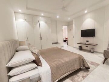 Bedroom in 4 BHK Villa at Ansal Sushant Lok I, Sector 43 – for Rent