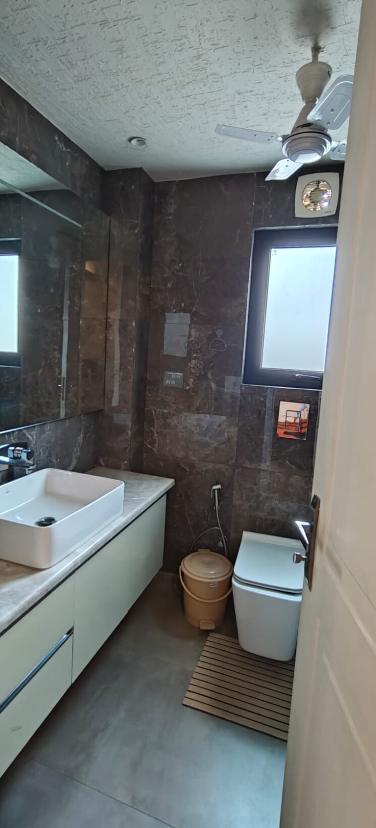 Bathroom, defence colony 3 Bedroom 1953 Sq.Ft. Builder Floor In Defence Colony Delhi 8732408
