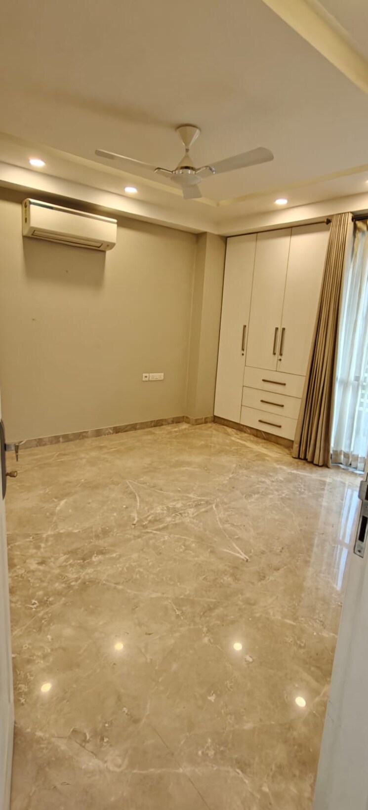 Room, defence colony 3 Bedroom 1953 Sq.Ft. Builder Floor In Defence Colony Delhi 8732408