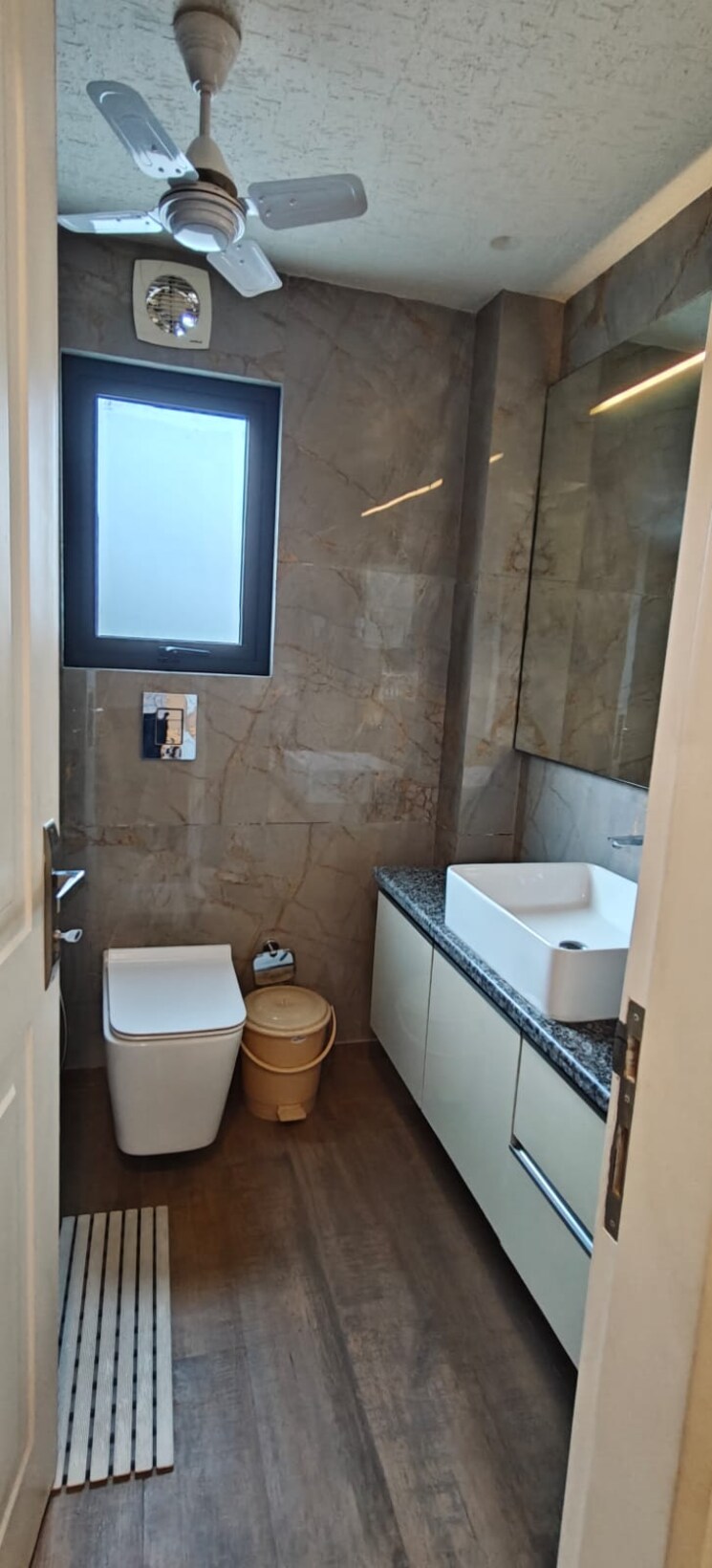 Bathroom, defence colony 3 Bedroom 1953 Sq.Ft. Builder Floor In Defence Colony Delhi 8732408