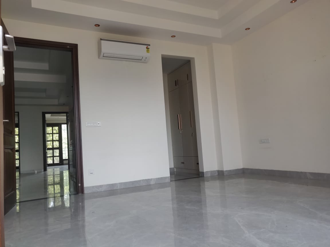 3 BHK + Servant Room Builder Floor For Rent in Sector 57