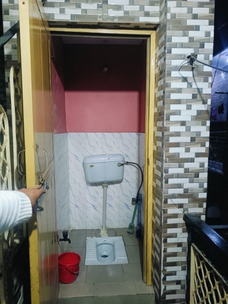 Bathroom, sector 19 2 Bedroom 112 Sq.Yd. Builder Floor In Sector 19 Noida 8732403