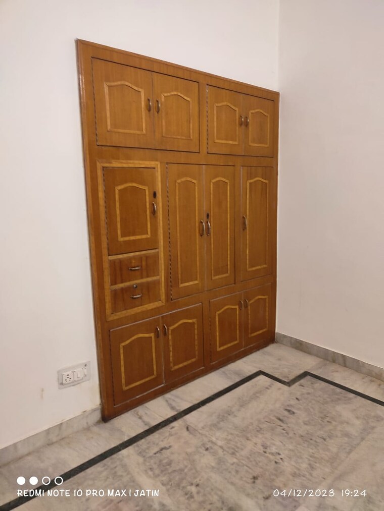 Room, ashok vihar phase 1 3 Bedroom 174 Sq.Yd. Independent House In Ashok Vihar Phase 1 Gurgaon 8732504