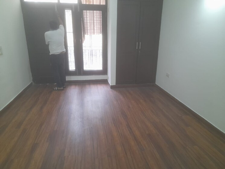Room, east of kailash 3 Bedroom 1100 Sq.Ft. Builder Floor In East Of Kailash Delhi 8732570