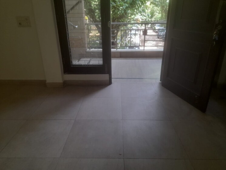 Room, east of kailash 3 Bedroom 1100 Sq.Ft. Builder Floor In East Of Kailash Delhi 8732570