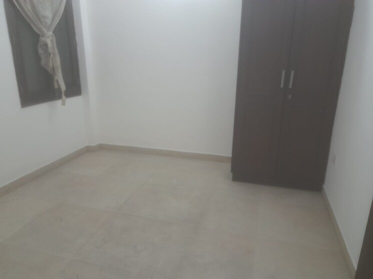 Room, east of kailash 3 Bedroom 1100 Sq.Ft. Builder Floor In East Of Kailash Delhi 8732570