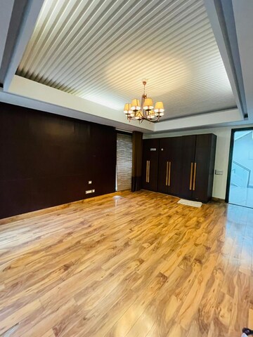 Room in 5 BHK Villa at Aerocity – for Sale