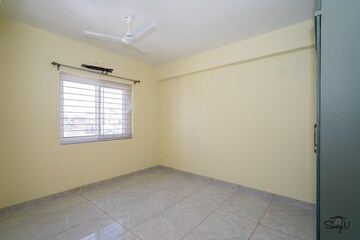 Room in 3 BHK Apartment at Standalone Building Miyapur, Miyapur – for Rent