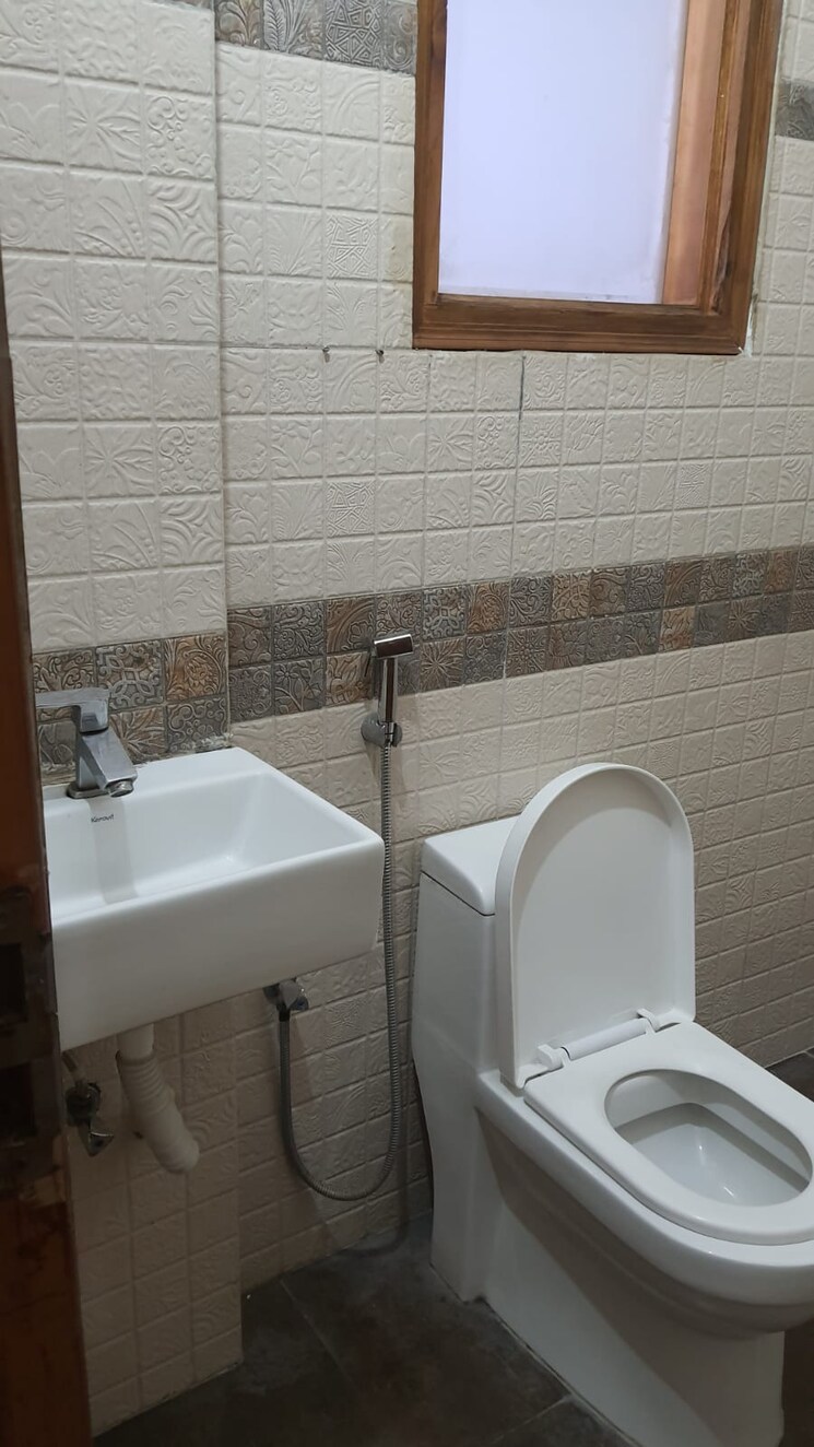 Bathroom, sector 4 3 Bedroom 255 Sq.Yd. Builder Floor In Sector 4 Gurgaon 8732639