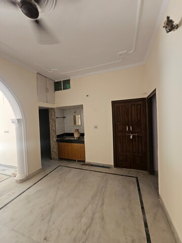 Furnished Amenities in 3 BHK Builder Floor at Sector 4 – for Rent