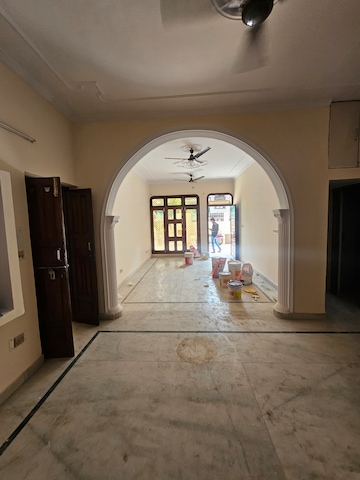 Furnished Amenities in 3 BHK Builder Floor at Sector 4 – for Rent