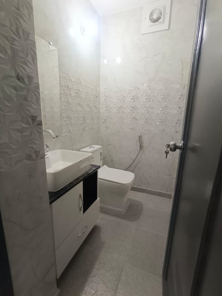 Bathroom, saket 3 Bedroom 1800 Sq.Ft. Builder Floor In Saket Delhi 8732674