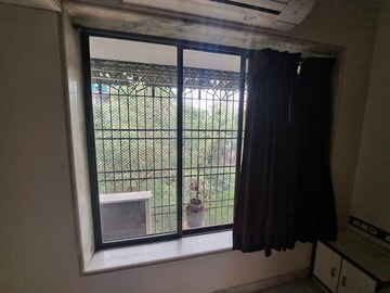 Room in 3 BHK Apartment at Damani CHS, Naupada – for Rent