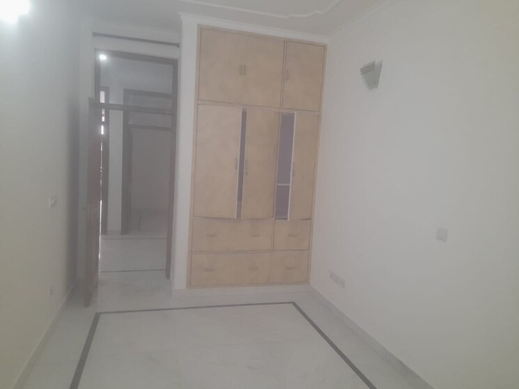 Room, east of kailash 3 Bedroom 1100 Sq.Ft. Builder Floor In East Of Kailash Delhi 8732680