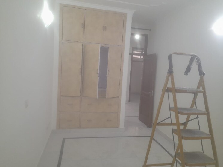 Bathroom, east of kailash 3 Bedroom 1100 Sq.Ft. Builder Floor In East Of Kailash Delhi 8732680