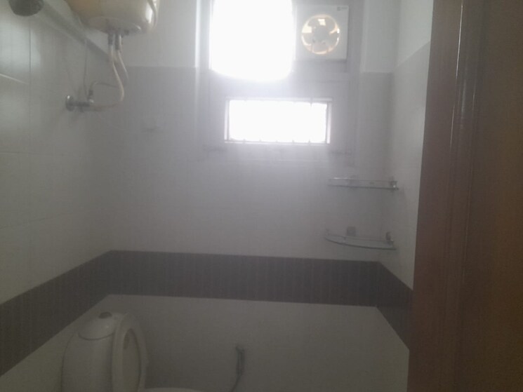 Bathroom, east of kailash 3 Bedroom 1100 Sq.Ft. Builder Floor In East Of Kailash Delhi 8732680