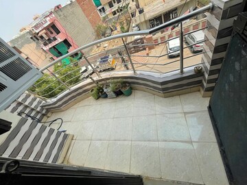 Balcony in 2 BHK Builder Floor at Sector 37 – for Rent