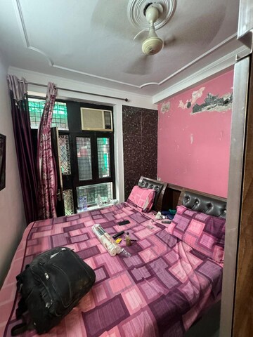 Bedroom in 2 BHK Builder Floor at Sector 37 – for Rent
