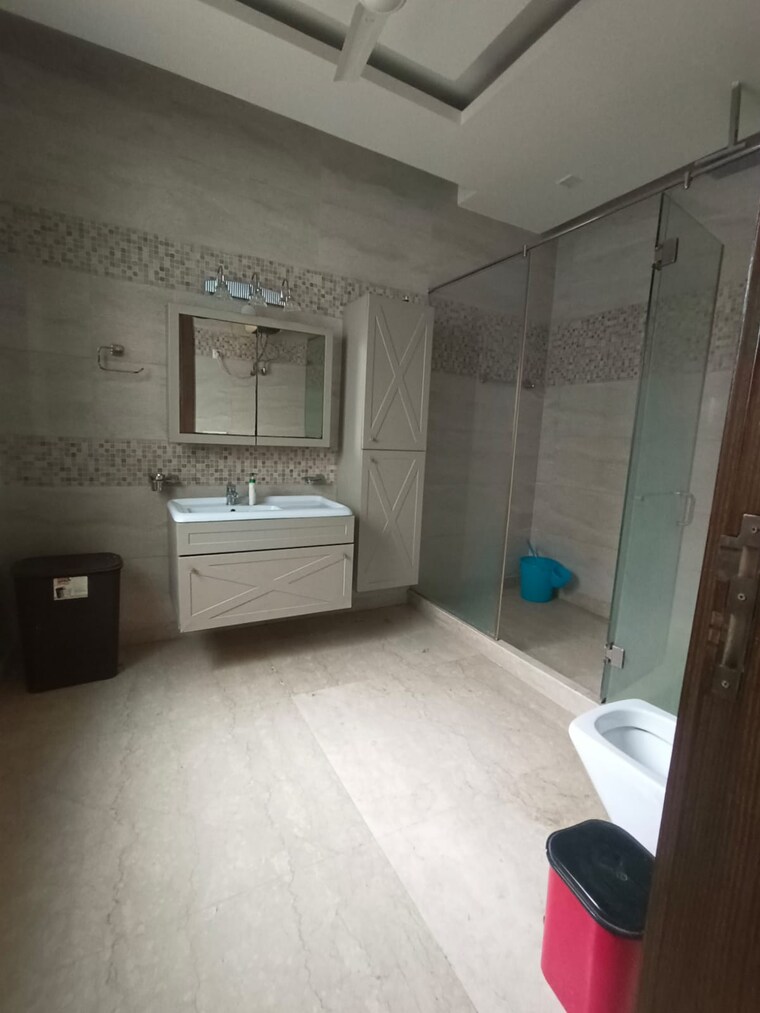  Parking, saket 3 Bedroom 4950 Sq.Ft. Villa In Saket Delhi 8732741