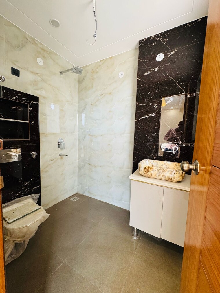 Attached Bathroom, ansal-esencia-amara-villas 3 Bedroom 180 Sq.Yd. Builder Floor In Sector 67 Gurgaon 8732801