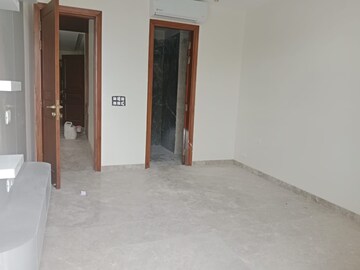 Room in 3 BHK Builder Floor at Sarvodaya Enclave – for Rent