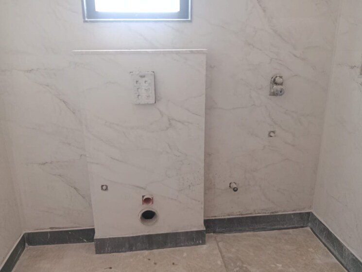 Bathroom, sarvodaya enclave 3 Bedroom 220 Sq.Yd. Builder Floor In Sarvodaya Enclave Delhi 8732766
