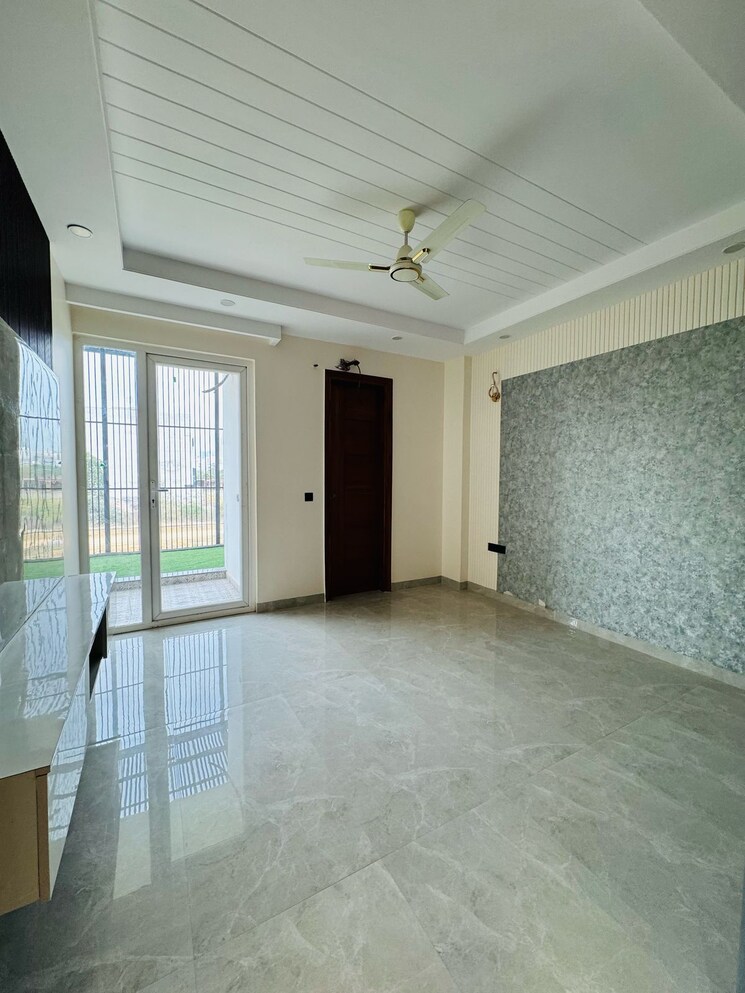 Room, ansal-api-versalia-2 3 Bedroom 180 Sq.Yd. Builder Floor In Sector 67a Gurgaon 8732836