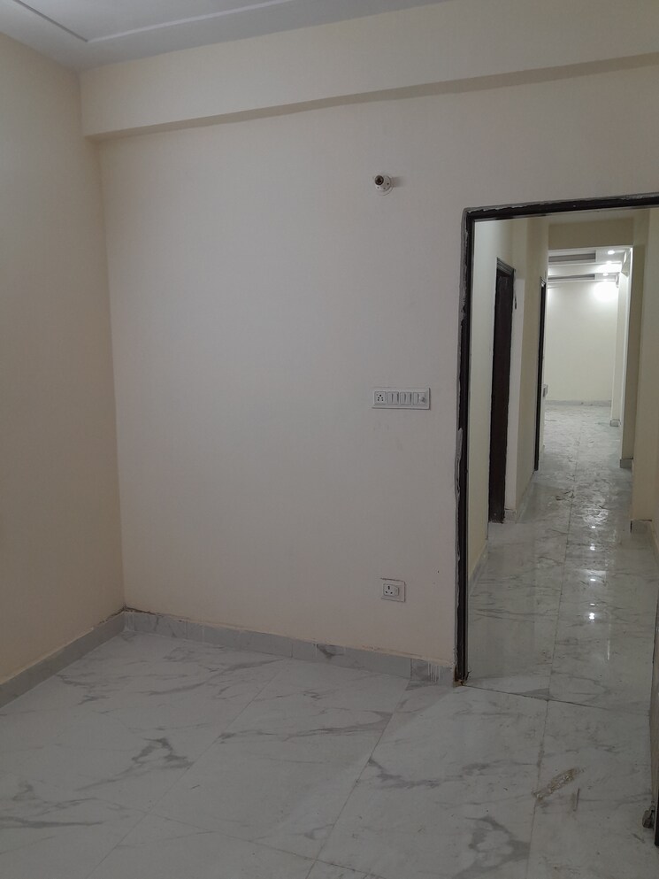Room, baraula 3.5 Bedroom 100 Sq.Yd. Builder Floor In Baraula Noida 8732882