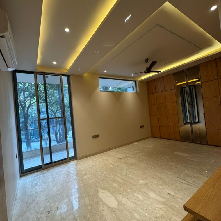 Room, malibu-shopping-arcade 4 Bedroom 435 Sq.Yd. Builder Floor In South City 2 Gurgaon 8732997