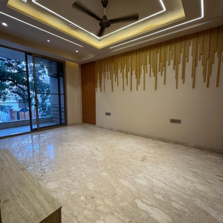 Room, malibu-shopping-arcade 4 Bedroom 435 Sq.Yd. Builder Floor In South City 2 Gurgaon 8732997