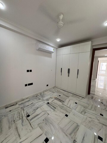 Room in 3 BHK Builder Floor at BPTP Amstoria Country Floor, Sector 102 – for Rent