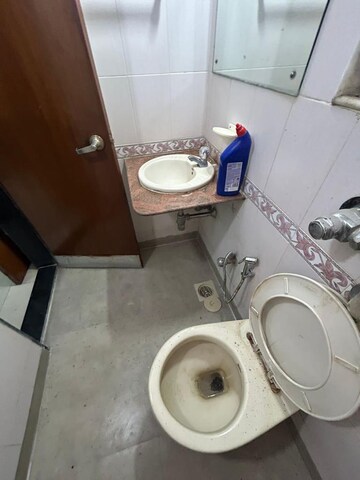 Attached Bathroom in 2.5 BHK Apartment at Evershine Crown, Kandivali East – for Rent