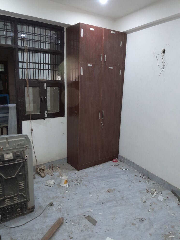 Room, baraula 2.5 Bedroom 65 Sq.Yd. Builder Floor In Baraula Noida 8733022