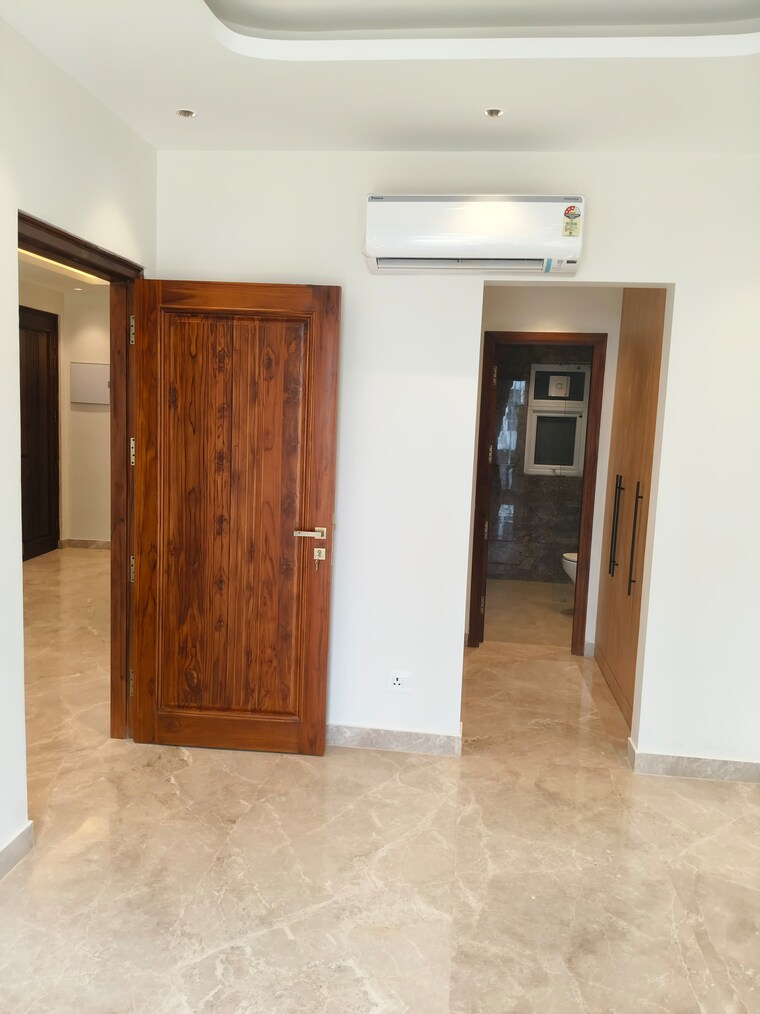 Room, ss-southend-floors 3 Bedroom 180 Sq.Ft. Builder Floor In South City 2 Gurgaon 8733126