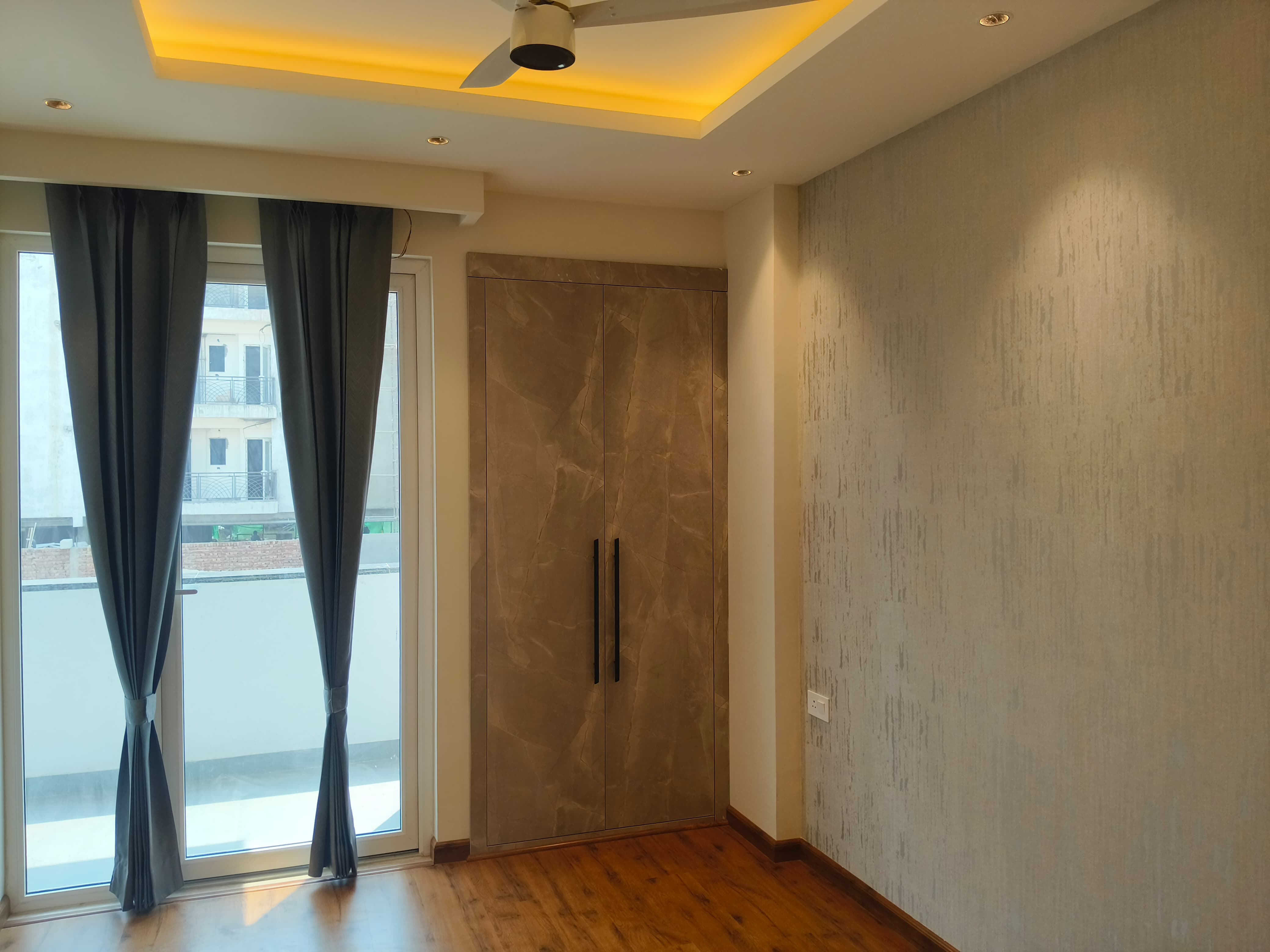 3 BHK + Pooja Room,Servant Room 180 Sq.Ft. Builder Floor in SS Southend Floors