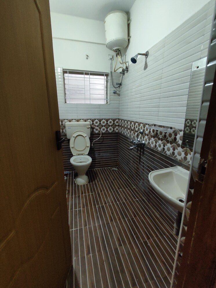 Bathroom, agrahara 2 Bedroom 1200 Sq.Ft. Builder Floor In Agrahara Bangalore 8733204